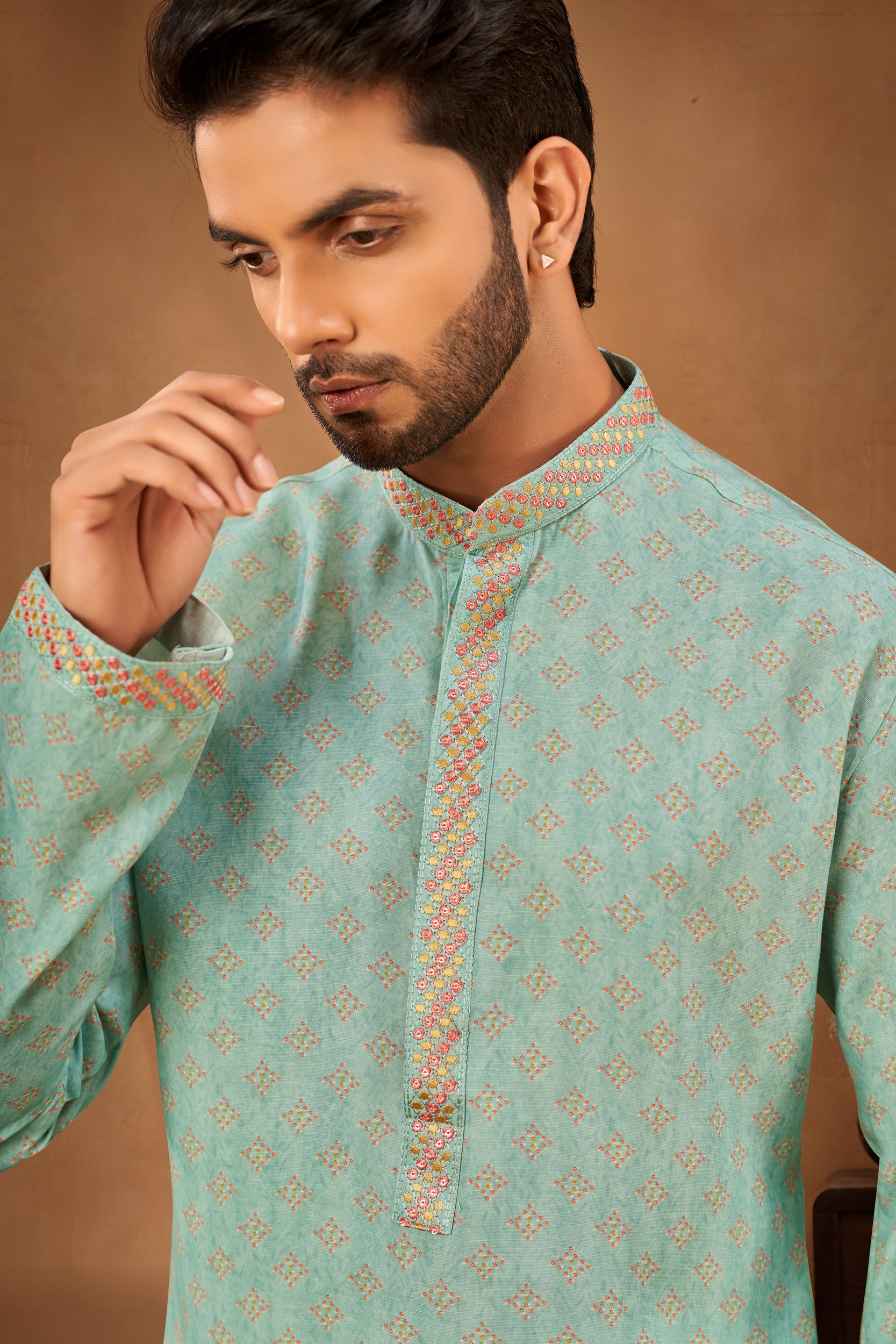 Sea Green Bandhani-Patterned Kurta, Stole with Off-White Pants