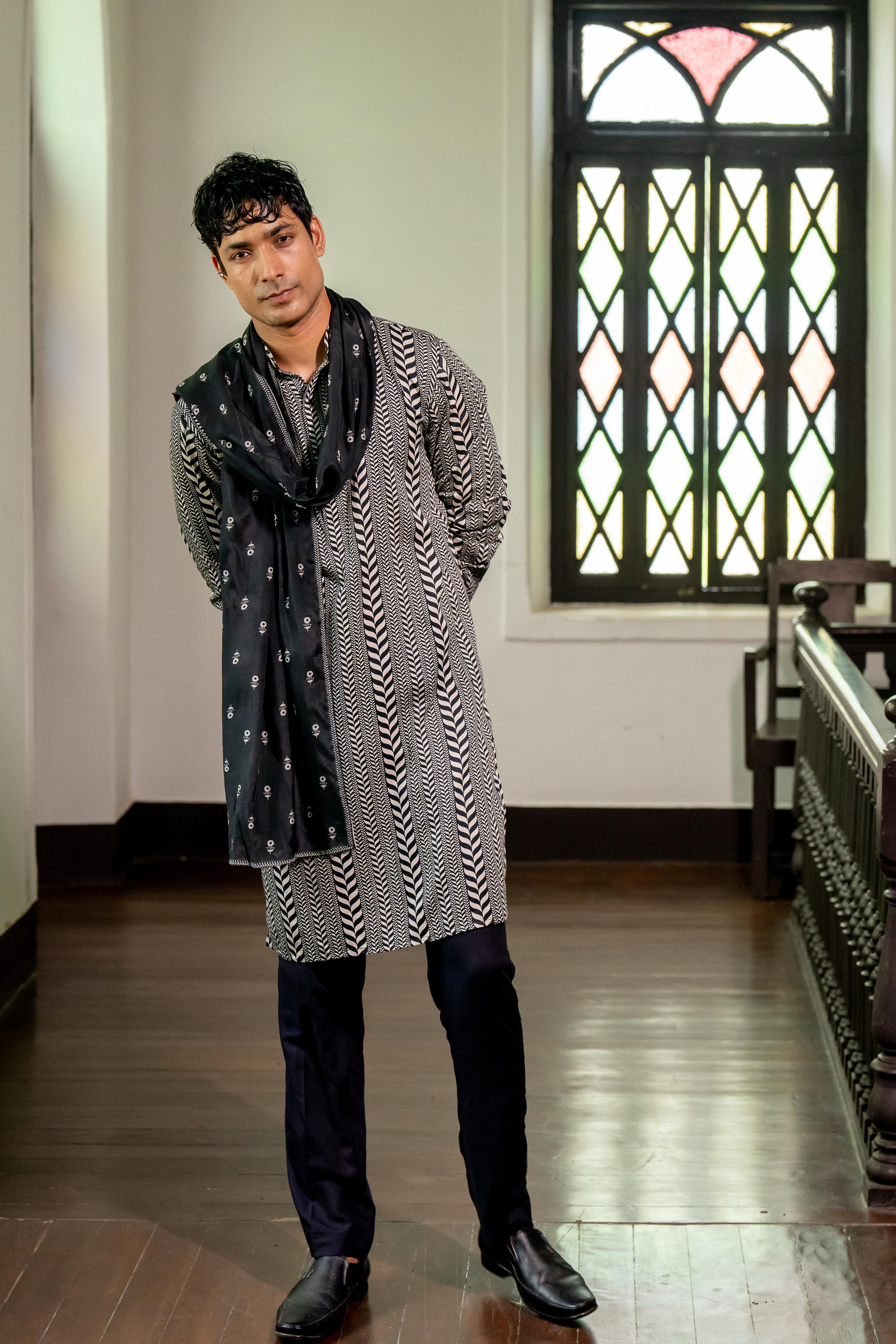 Black & White Digital Printed Kurta, Stole & Black Dyed Pants