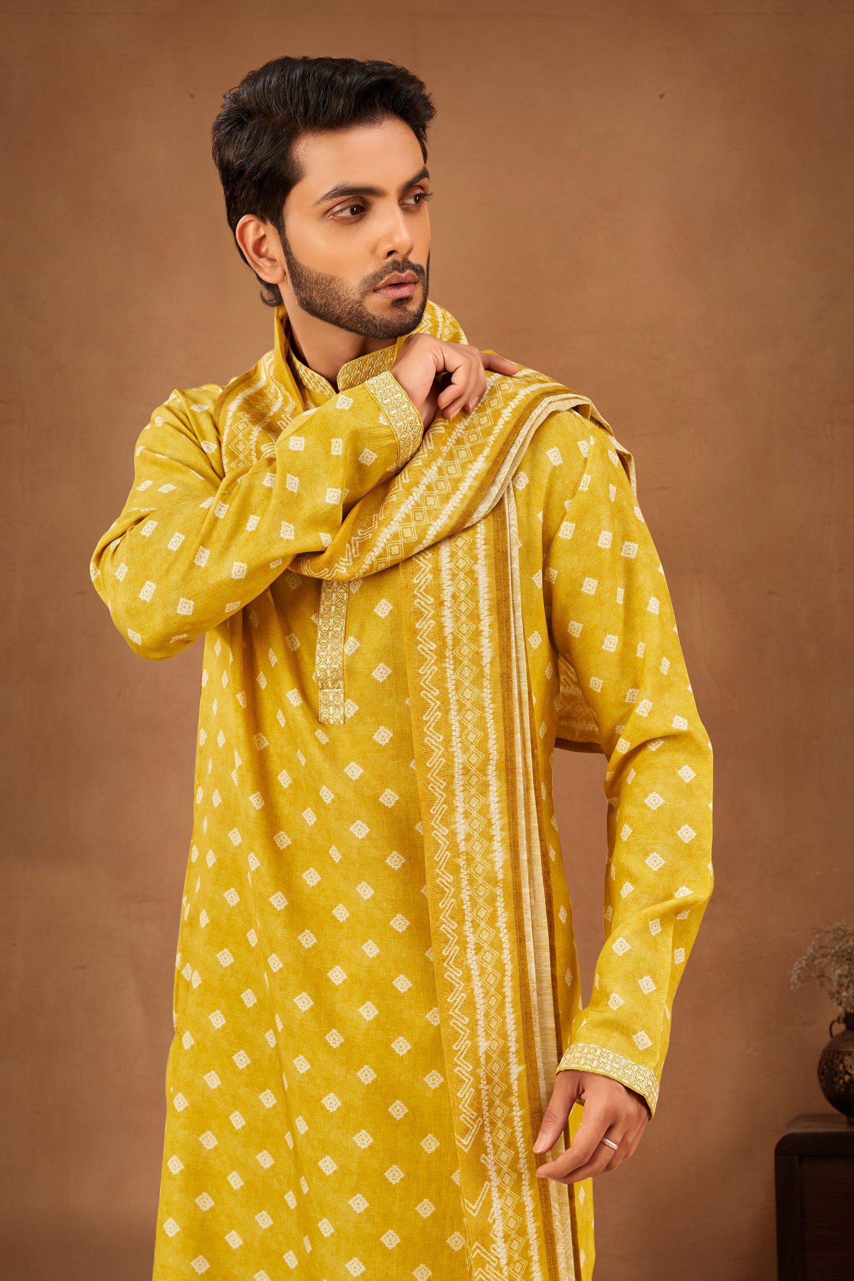 Yellow Shibori Butti-Patterned Kurta, Stole with Off-White Pants